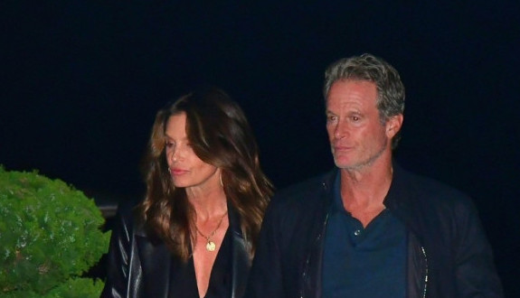 Obucite se kao Sindi Kraford: Sve komade sigurno imate u ormaru, a bićete doterani i za posao i za izlazak