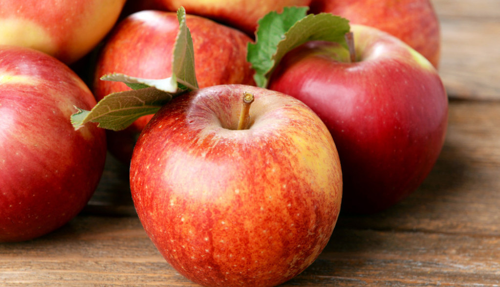 Provereno štiti jabuke od brzog kvarenja: Ovaj genijalan trik će vam dobro doći u kuhinji, a evo šta vam treba