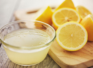 Uložite samo 20 sekundi više i iscedite limun do poslednje kapi: Trik koji momentalno menja vašu rutinu, sledeći put uradite ovo