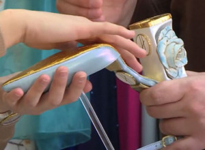 Žene iz Pariza odlepile za cipelama obućara iz Sombora: Koštaju 17.000 evra i utrkuju se koja će pre da ih kupi