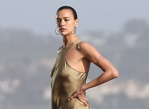 Zanosna Irina Šajk: Zlatna satenska haljina stoji joj kao salivena, sa razlogom važi za najlepšu ženu na svetu