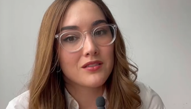 Ulje ruzmarina je viralni hit: Influenserka objasnila caku kako da ga pravilno koristite za što brži rast kose