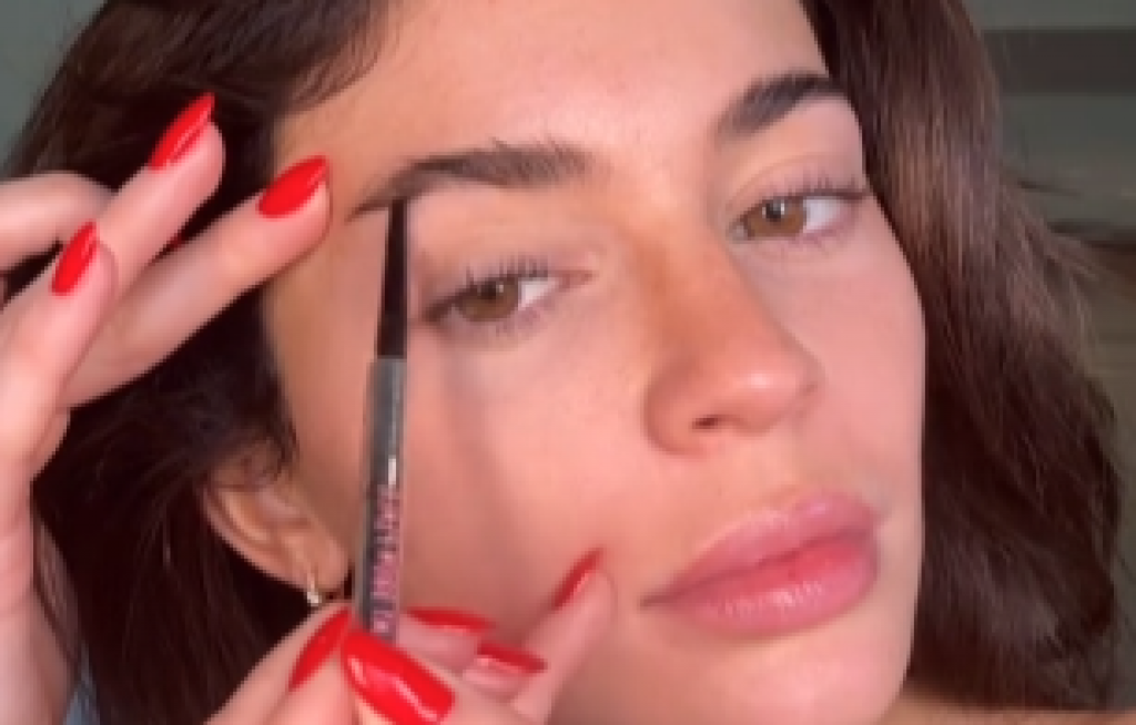 Povratak u ,,King Kylie" eru: Milijarderka rekreirala šminku iz 2017. koju smo svi obožavali, bukvalno je pokidala!