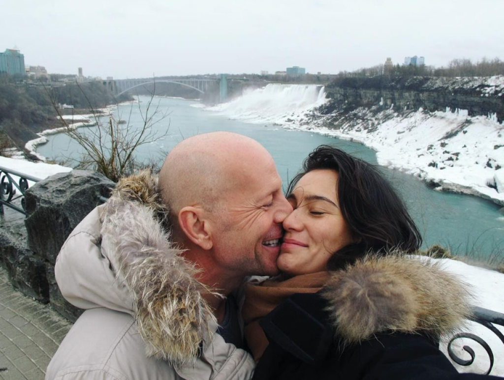 U njegovim rukama je najsigurnija: Emotivna objava žene legendarnog Brusa Vilisa raznežila fanove
