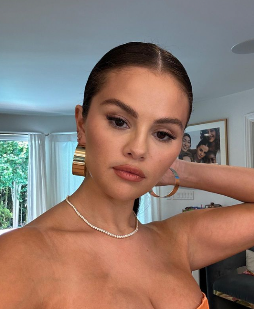 Selena Gomez diktira trendove: Manikir holivudske zvezde u neobičnoj boji kao vodeći prolećni trend