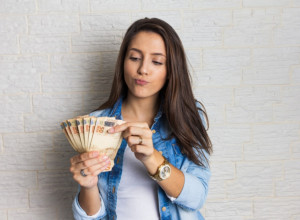 U vezi je sa sponzorom i daje joj 180.000 dinara nedeljno: Ima samo 1 zahtev