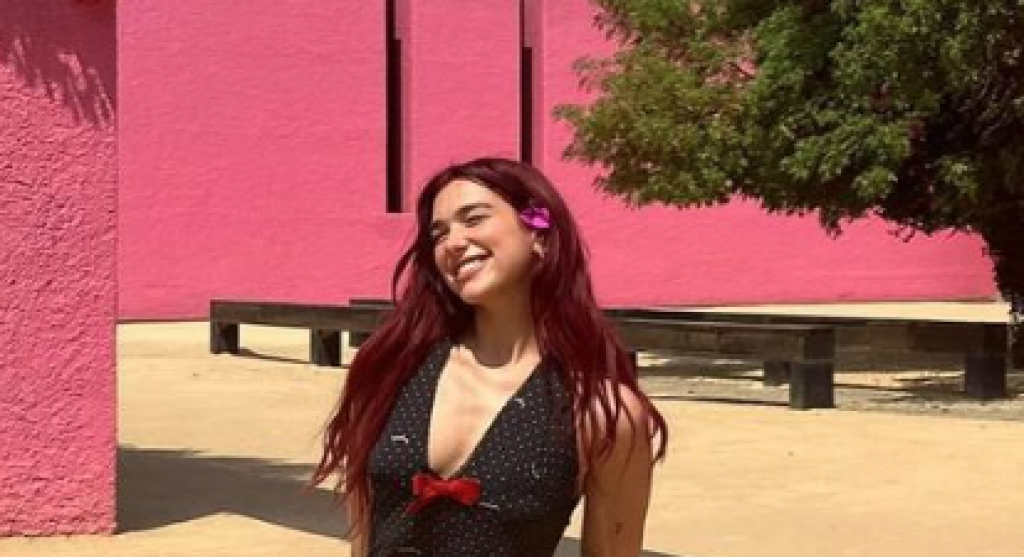 Dua Lipa zna da uživa u životu: Otišla na putovanje iz snova sa zgodnim dečkom, pokušala da ga sakrije, ali joj nije pošlo za rukom!