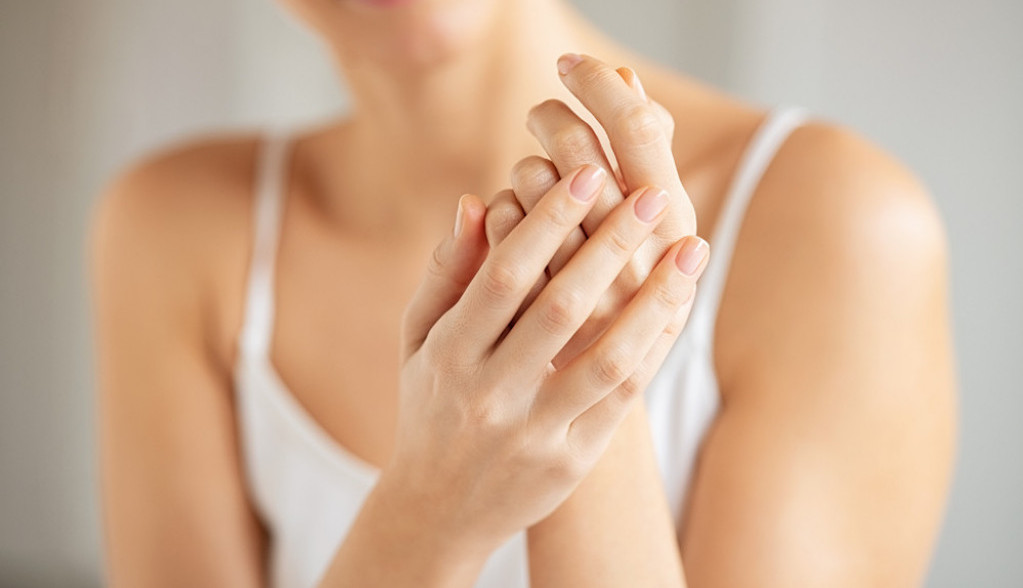 Koža ruku vam je suva? Napravite domaći losion od 3 sastojka iz frižidera i biće nežna kao pahulja