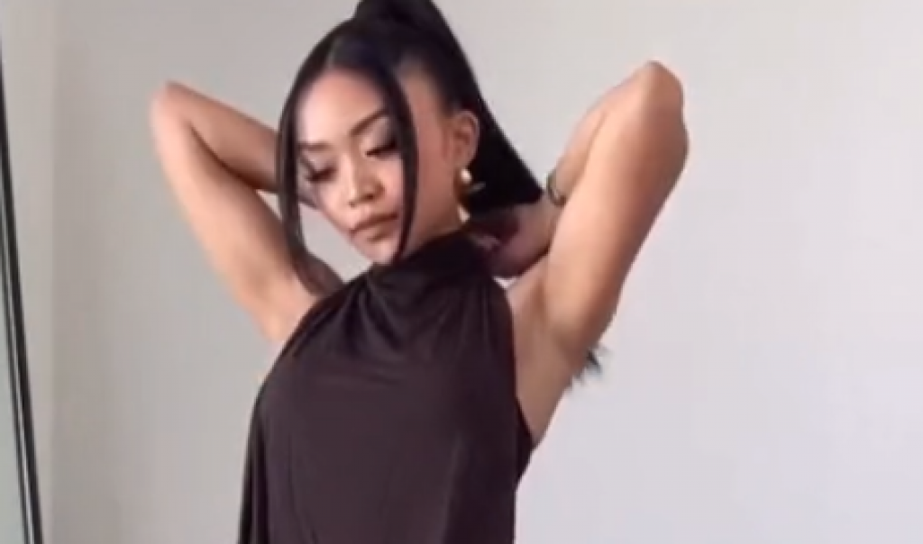 Od jedne majice napravila 2: Srpkinje će obožavati ovaj modni trik, zaludeo je ceo svet