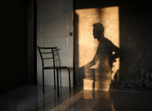 Mračna tajna uglednih roditelja: Majka monstrum je Dragu skrivala u sobi 59 godina, ni komšije nisu znale, noću bi videle siluetu