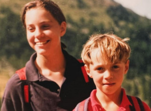 „Popećemo se na ovu planinu sa tobom, Kejt“: Džejms Midlton šalje poruku podrške svojoj sestri oboleloj od raka – dok ona deli dirljivu fotografiju iz detinjstva