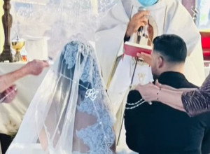 Koga ovo ne bi naljutilo? Mladoženja napisao poruku na cipelama, a mladi pao mrak na oči