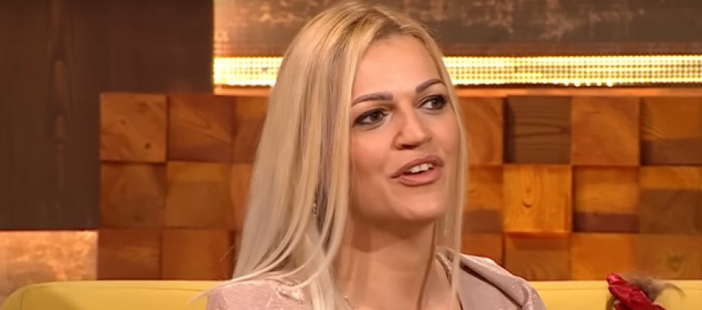 “Ljudi kad nas vide pitaju da li vodim vrtić”: Marijana, samohrana majka ima dva fakulteta, 2 posla i petoro dece, a ovo je njena poruka