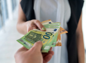 Pomračenje u Ovnu nam stiže 8. aprila 2024. godine: Ova 4 znak doživeće ozbiljan finansijski potres