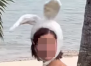 Ko je ova zečica? Slavna manekenka proslavila Uskrs zavodljivim slikama, jedno je svima privuklo pažnju