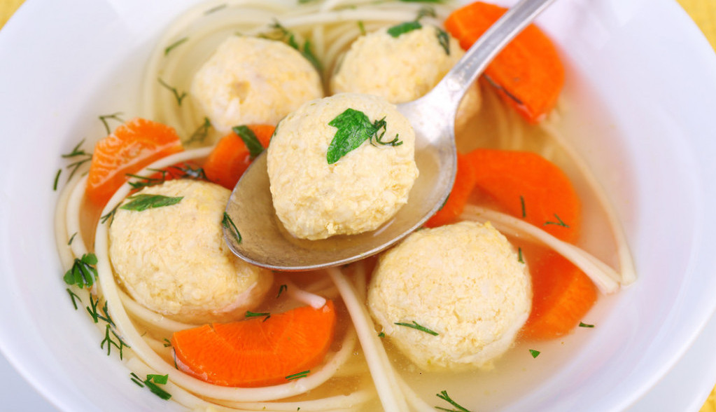 Kako se prave knedle za supu: Ako ih spremite na ovaj način, neće se raspadati, a biće savršeno mekane