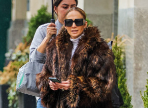 Obožava mob wife estetiku: Latino divu Džej Lo bilo je nemoguće ne primetiti u ovom modnom izdanju