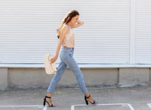 Influenserka tvrdi da su ovo sandale leta: Mišljenja su podeljena, a kako se vama dopadaju?