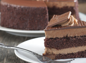 Svi parčići će biti lepi i iste veličine: Poslastičar otkrio kako iseći savršeno tortu i oduševio 4,5 miliona žena!