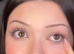 Skinite maskaru za minut: Žene širom sveta obožavaju ovaj jednostavan trik, potrebna samo 1 sitnica