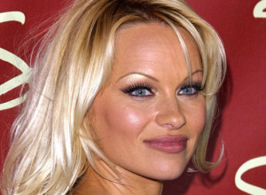 Vraća se omraženi trend iz devedesetih: Pamela Anderson ga obožava i danas, kako se vama dopada?