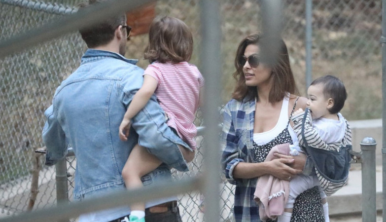 Imaju para kao blata, a žive u malom stanu: Glumački par nema dadilju, sami kuvaju i čiste, a evo kako vaspitavaju ćerke