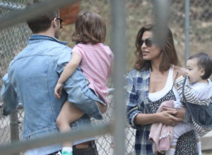 Imaju para kao blata, a žive u malom stanu: Glumački par nema dadilju, sami kuvaju i čiste, a evo kako vaspitavaju ćerke