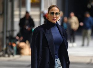 Ove farmerke morate da imate ovog proleća: Izdužuju noge, skidaju dva konfekcijska broja i Džej Lo ih obožava