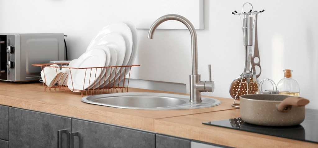 Olakšajte i vi sebi: Žena je primenila trik iz restorana za čišćenje i od tada joj kuća uvek blista!