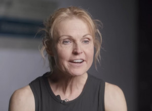 A koliko vi možete da izdržite? Ima 58 godina, više od 4 sata je bila u plenku, čitala je u tom položaju!