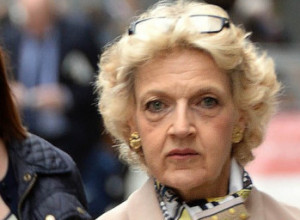 Ona je razvela armiju poznatih ličnosti: Zovu je Čelična Magnolija i svima klecaju kolena kada je vide na sudu