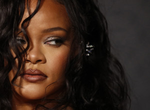 Za 24 sata prikupila preko 2 miliona lajkova: Rijana u izdanju "boli glava" raspametila promenom imidža