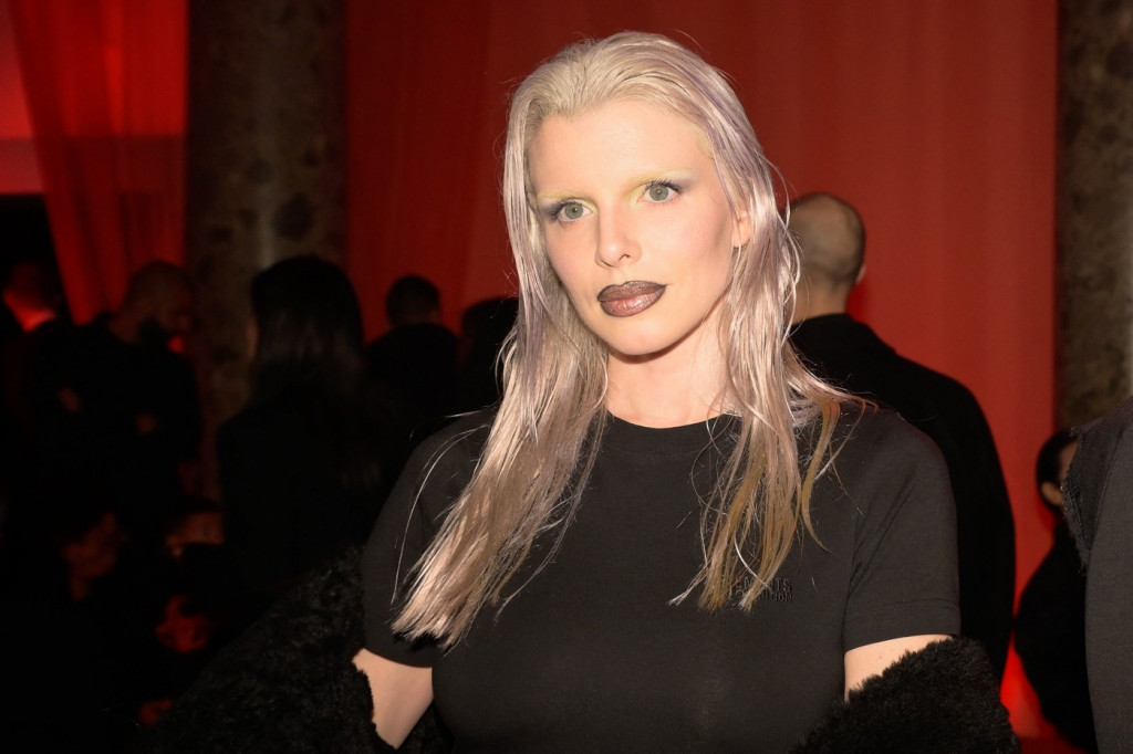 Bruka i sramota: Džulija Foks prošetala u najšokantnijem autfitu do sad, videlo se baš sve!