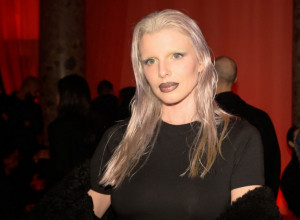 "Oprostite momci, više se neće ponoviti": Bivša devojka Kanjea Vesta priznala da voli žene?