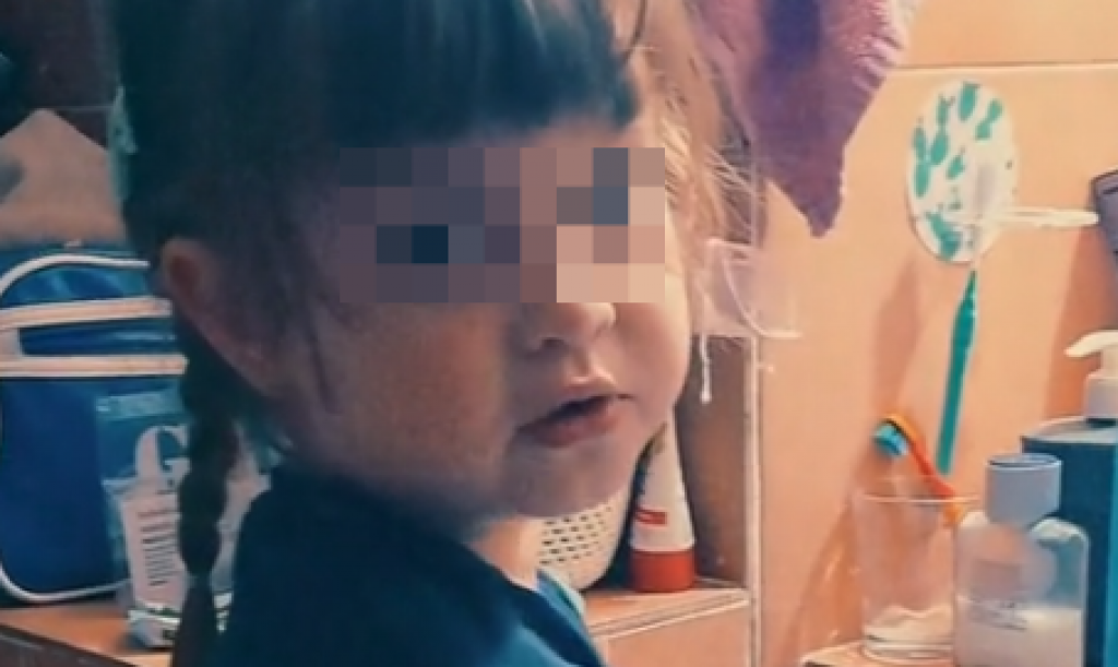 ,,Uživala kako da ne": Ova medena devojčica je rođena glumica, urnebesnim snimkom nasmejala celu Srbiju
