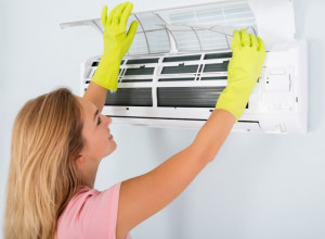 Za ovo bi vam serviser uzeo bar 2.500 dinara: Evo kako da sami očistite klimu i uštedite novac