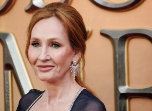 Živela na ivici siromaštva, lečila se od depresije, zamalo dotakla ponore... Slavna književnica prošla kroz pakao, pa postala milionerka