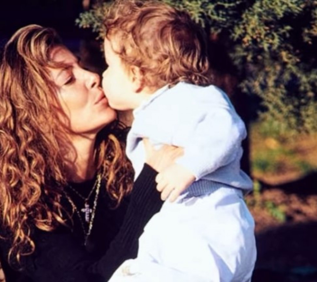 "Ti si kopija svog oca": Nakon smrti sina iskoristila njegove ćelije da ponovo postane mama i naišla na osudu