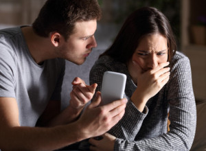 Naslutio da ga devojka vara, pa napravio pakleni plan: Kad je pogledao snimak, zgrozio se