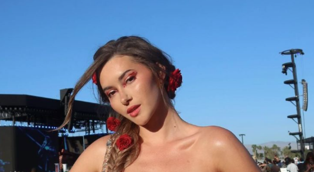 Sve žene žele njen stajling: Modna ikona Madlin Vajt očarala na čuvenom festivalu, njeno ime će se dugo pamtiti