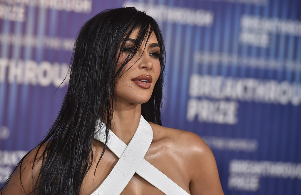 Ubrzala puls muškom rodu: Kim Kardašijan u mini crnom bikiniju i štiklama srušila internet