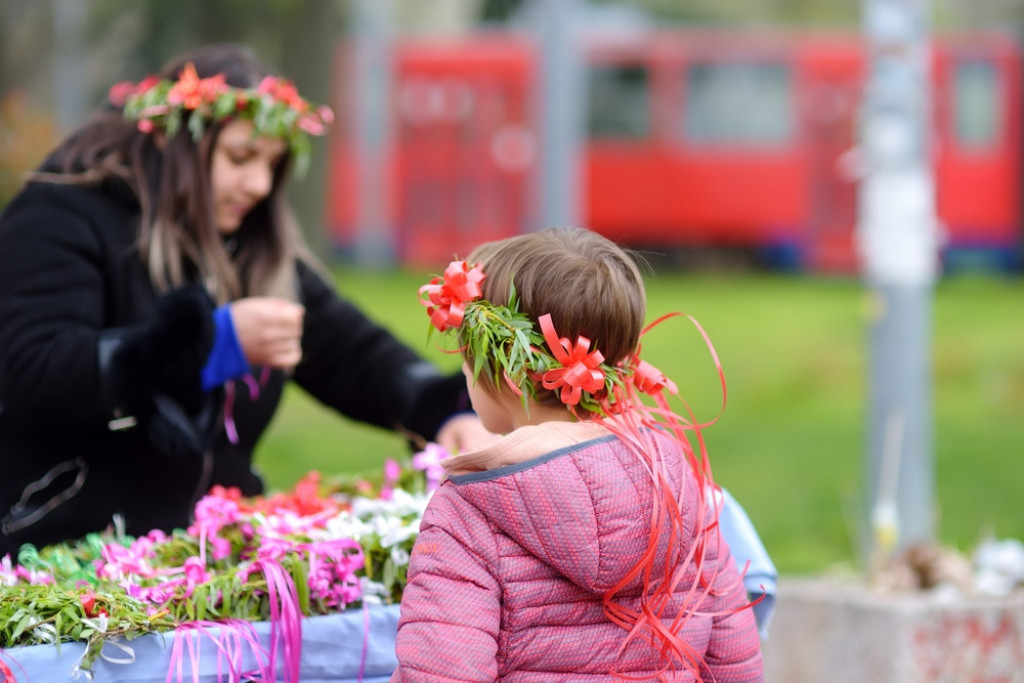 Običaj koji se kod Srba vekovima ne preskače: Da bi vas sreća pratila cele godine, ovo nikako ne smete da unesete u kuću