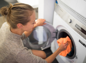 Neke mrlje je teško skinuti: Pomoću ovog recepta efikasno ćete očistiti fleke sa kuhinjskih krpa