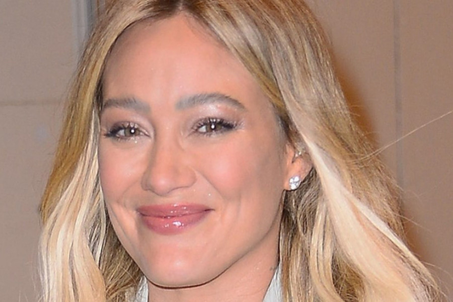 Svi žele njenu torbu: Slavna glumica Hilari Daf odušvila ovim modnim detaljem, idealan je za proleće!