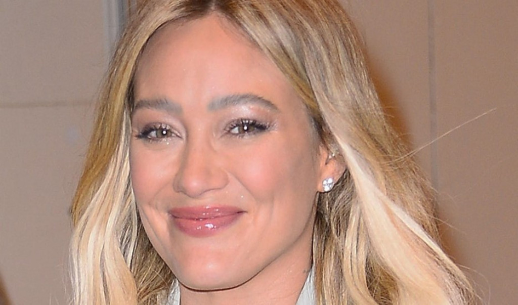 Svi žele njenu torbu: Slavna glumica Hilari Daf odušvila ovim modnim detaljem, idealan je za proleće!