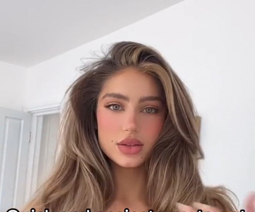 Trikovi za tanku kosu: Dobiće raskošan volumen za minut, a sve što vam treba imate u kući!