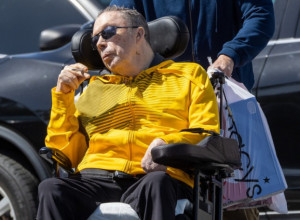 Nove slike glumca rastužile su sve: Pre 10 godina doživeo je moždani udar, niko ne može da ga prepozna