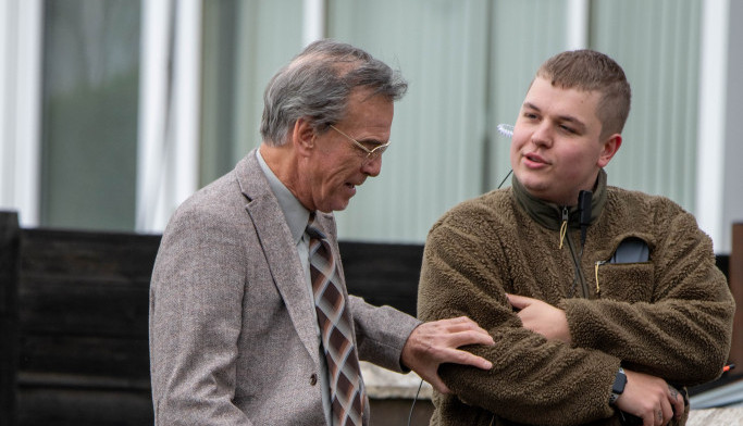 Ostario preko noći: Legendarni glumac šokirao izgledom, obožavateljke ne mogu da veruju da je to on