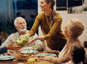 Svekrva i svekar su pobesneli zbog jela koja sam im skuvala: Došli su na babine, a otišli uvređeni, ne razgovaraju sa mnom