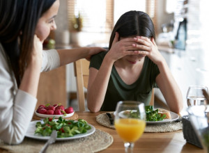 Da se želudac okrene: Hrana koju ovi ljudi jedu Srbi ne bi ni liznuli, a naučnici kažu da će spasiti svet od gladi, evo i kako